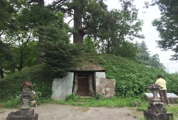 穴八幡古墳