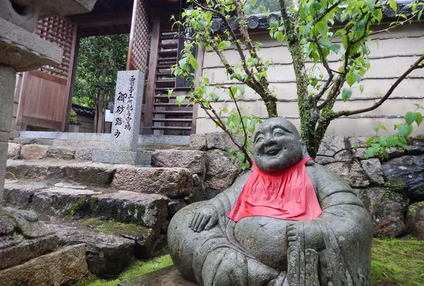 エクボが素敵な布袋さん