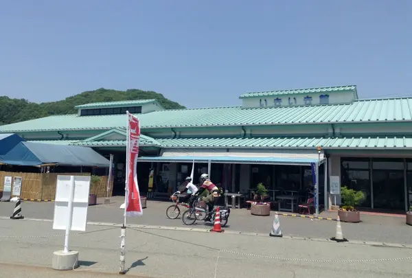 よしうみいきいき館