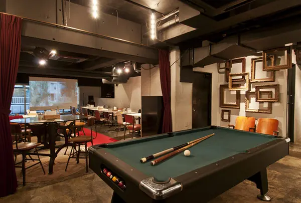 Dining cafe theater