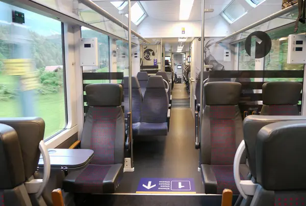 ゴールデンパスライン列車