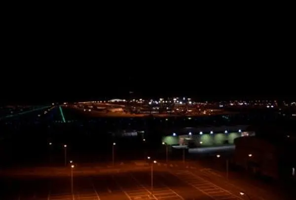 飛行機の離着陸を目の前で
