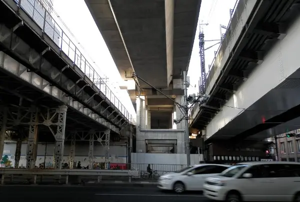 靖国通りから見た四複線