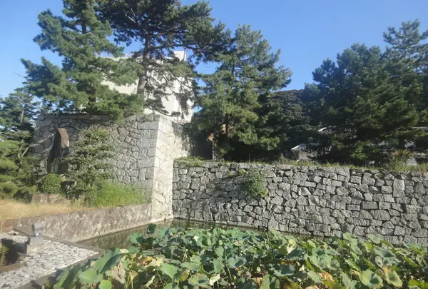 お城の名残が今でも残っています。