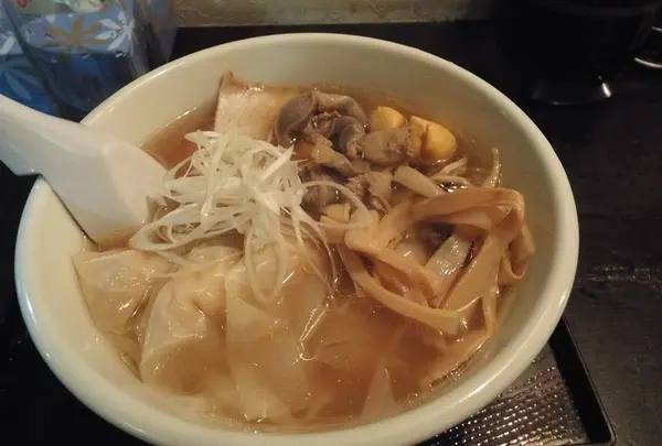 とりもつワンタン麺