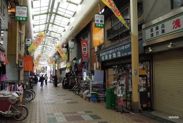 佐藤金物店付近の「６番街」