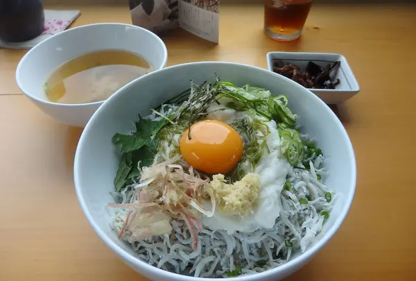 海を眺めながらのご飯！