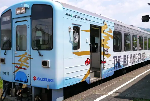 隼ラッピング電車