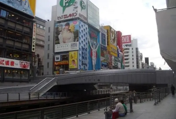 今宮戎のえべっさんへの参詣道・戎橋は道頓堀