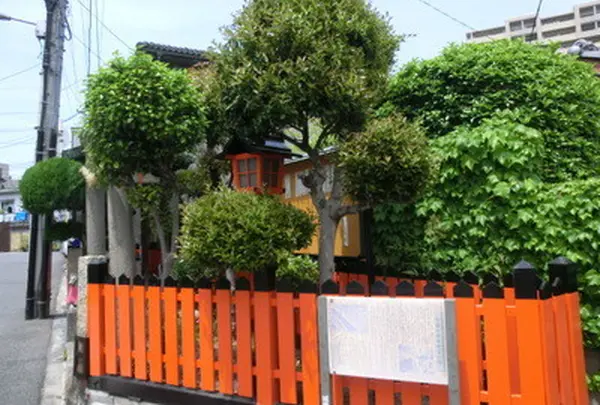 三郷橋の丸木舟と祠の写真・動画_image_142214