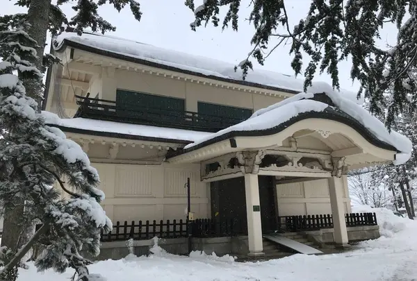 上杉神社稽照殿