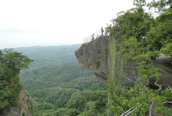 鋸山日本寺