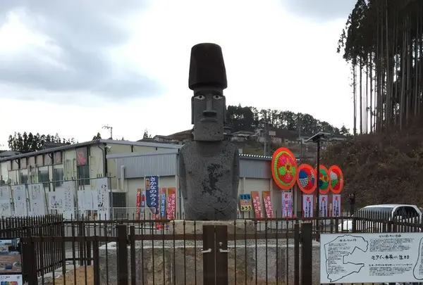 南三陸とチリの友好の証のモアイ像