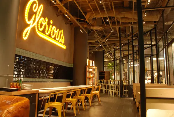 Ｇｌｏｒｉｏｕｓ Ｃｈａｉｎ Ｃａｆｅ