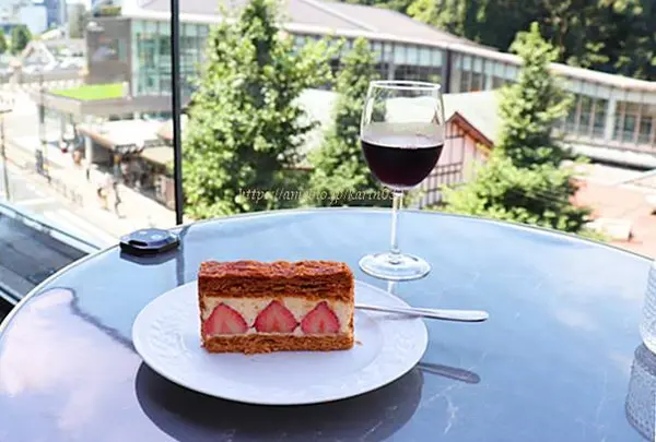 AUX BACCHANALES (オーバカナル) 原宿店
