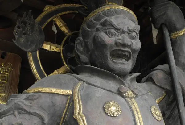 山門の仁王は必見