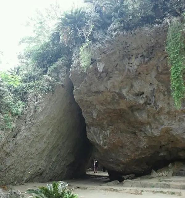 三角岩