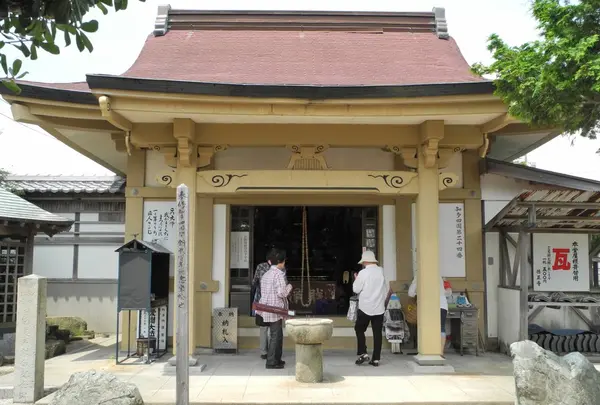 立派な弘法堂