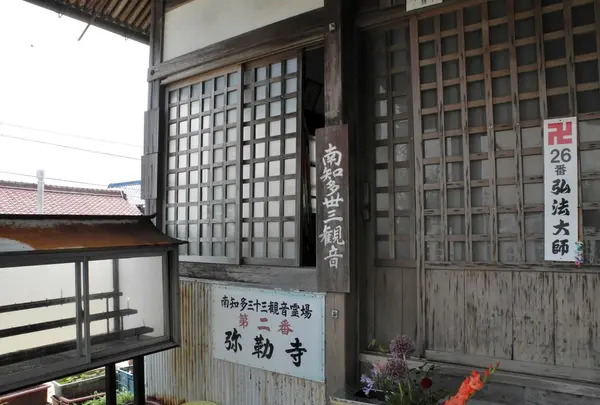 窓口は一番端の端