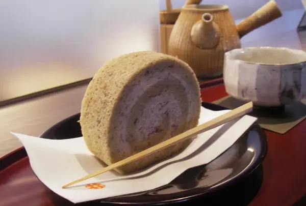 京都の名水で淹れるお茶で一服 「御室さのわ」
