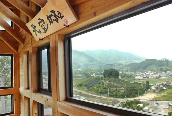 町を一望「天空カフェ」