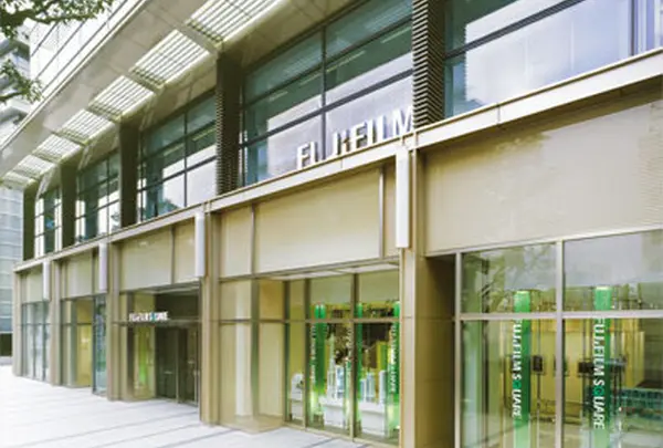 FUJIFILM SQUARE