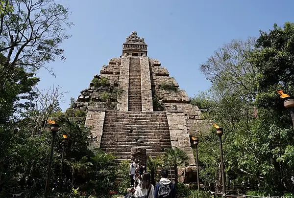 インディ・ジョーンズ・アドベンチャー：クリスタルスカルの魔宮 (Indiana Jones Adventure : Temple of the Crystal Skull)