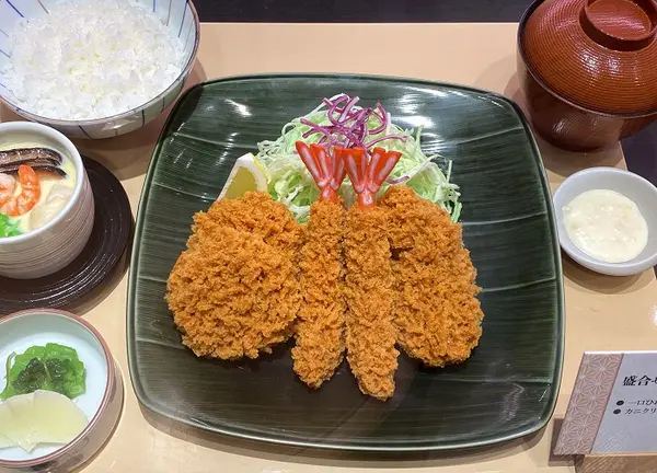 テイクアウトも可能！いろんな味のとんかつが味わえる