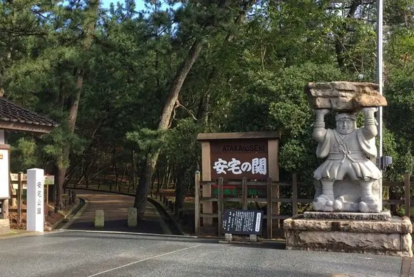 白砂清松な海岸線にあります