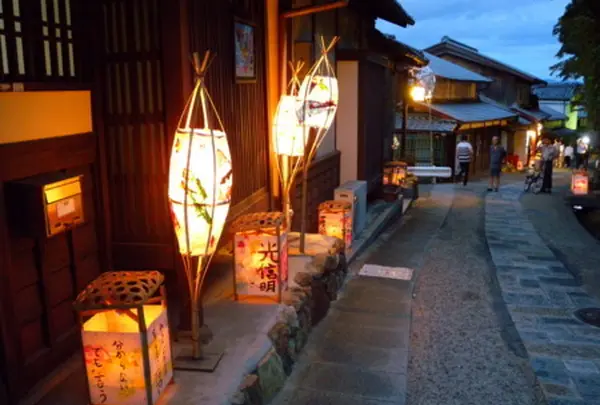 あたご古道街道灯し（あたごふるみちかいどうとぼし）