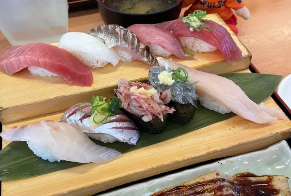 魚がし鮨 流れ鮨富士宮店