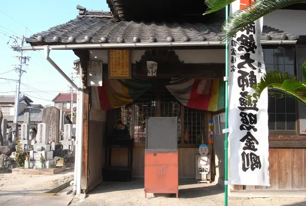 弘法堂は本堂の左端