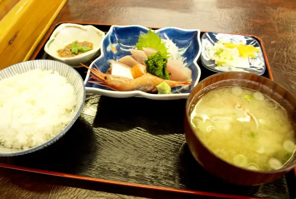 市場の中の食堂！