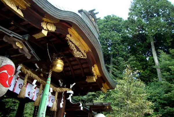 森の中の神社では