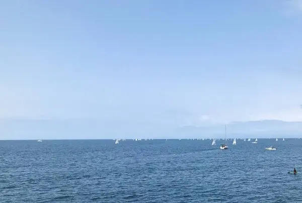 鐙摺葉山港元町防波堤