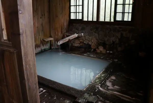 「美人の湯」　白湯へ