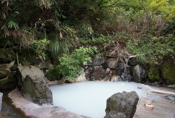 「中の湯」の外には露天風呂♪