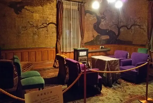 洋館には…