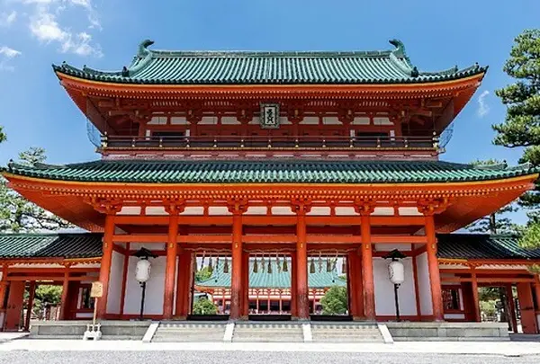 応天門(表門)