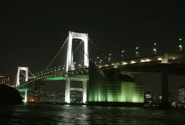 海から眺める夜景