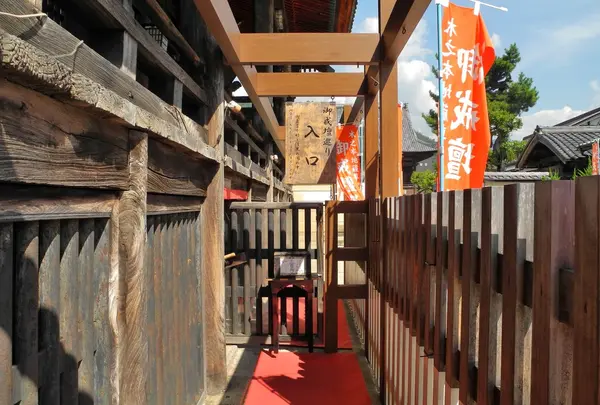 戒壇巡り