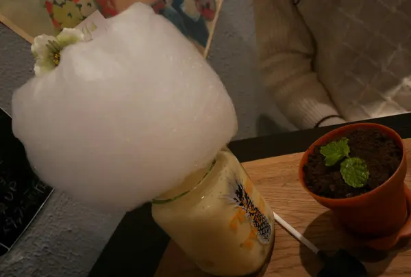 雲下にはつめたい飲み物も