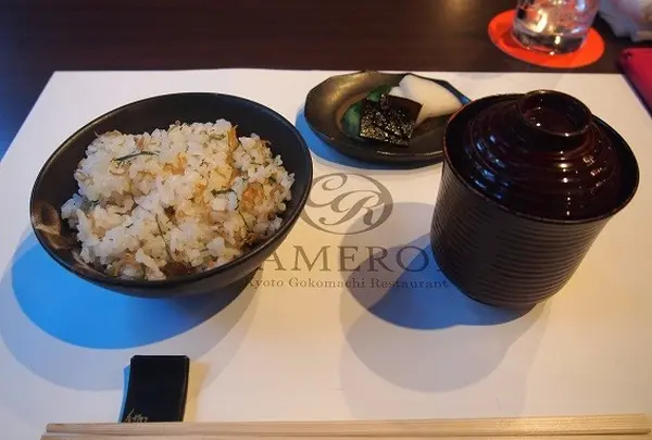 ご飯は…
