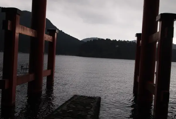 平和の鳥居