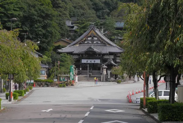 表通りから参道正面