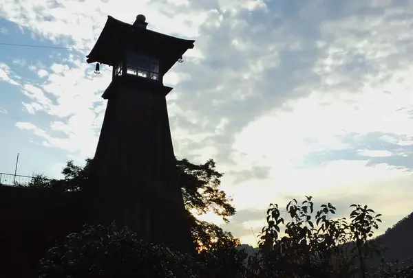 川の港（川湊灯台）