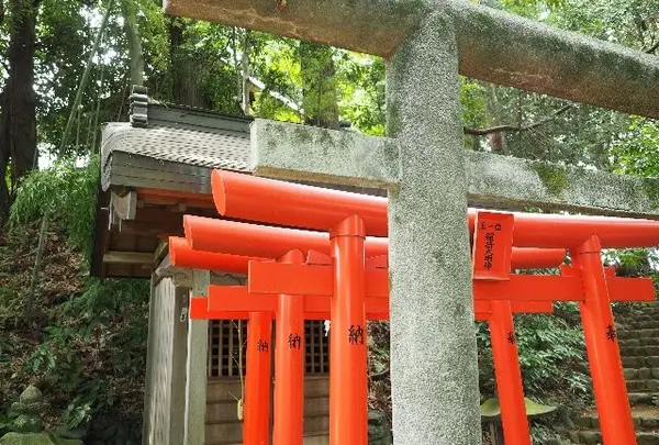 朱色の鳥居が素敵です♪