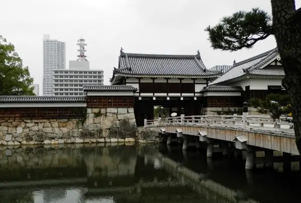 御門橋と表御門