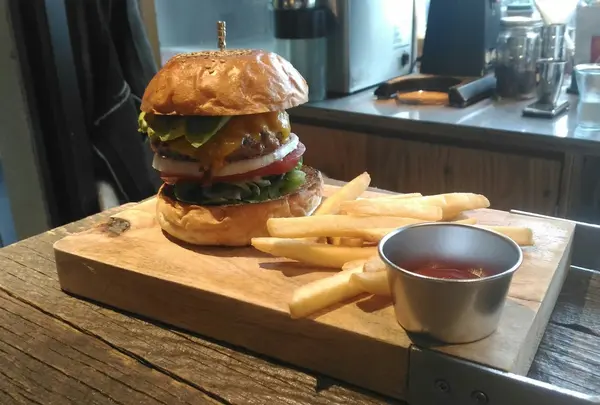 絶品アボカドチーズバーガー