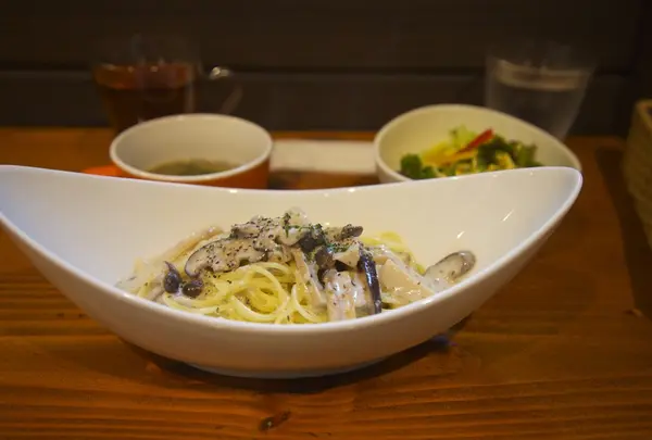 キノコのクリームパスタ
